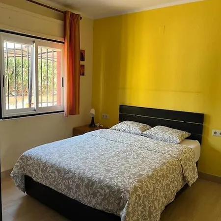 Chalet Con Piscina * Lliria