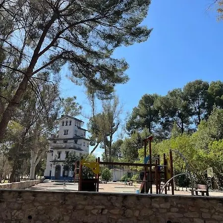 Chalet Con Piscina * Lliria