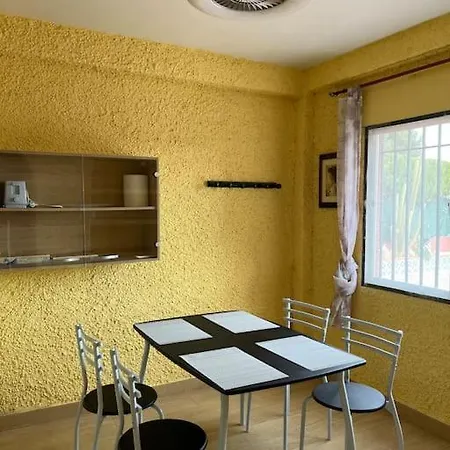Chalet Con Piscina Nyaraló